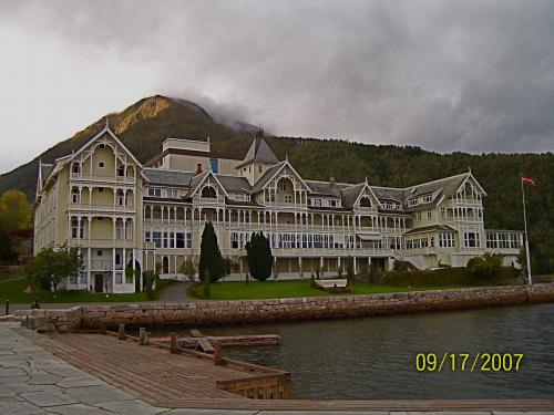 some noah's bar mitz derby scand cruise norway mainly 831.jpg