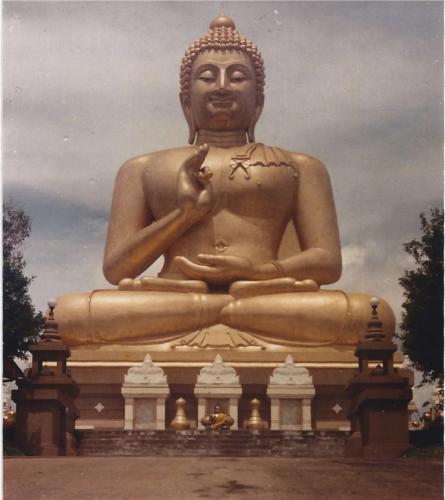 Giant Buddha Naratiwat.jpg