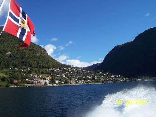 some noah's bar mitz derby scand cruise norway mainly 778.jpg