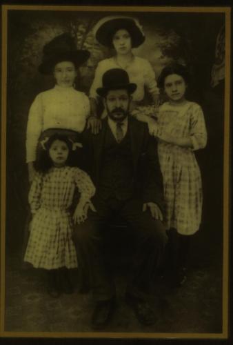 nona's dad morris assael nona,grace,anna, sara 4 sis..jpg